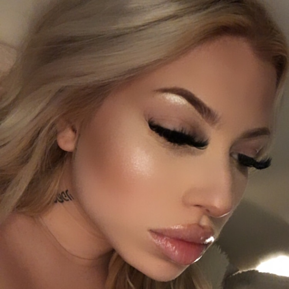 Meet your Posher, Holly